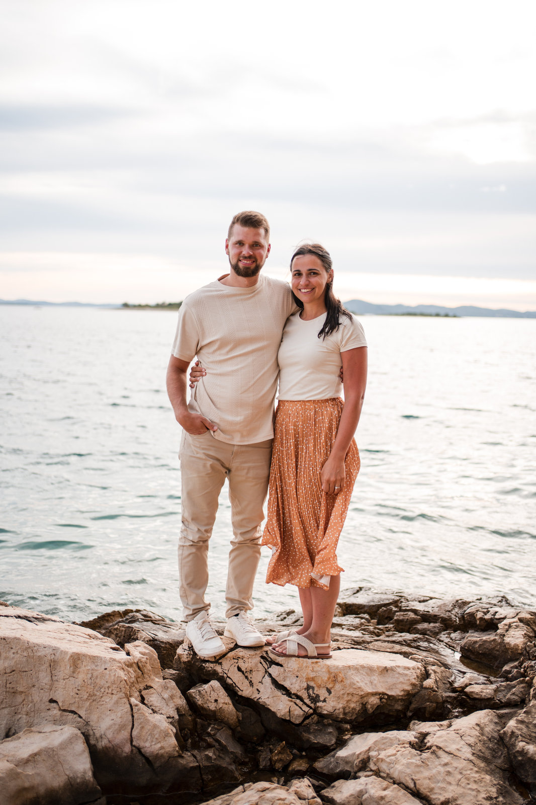Nellie und Florian am Meer